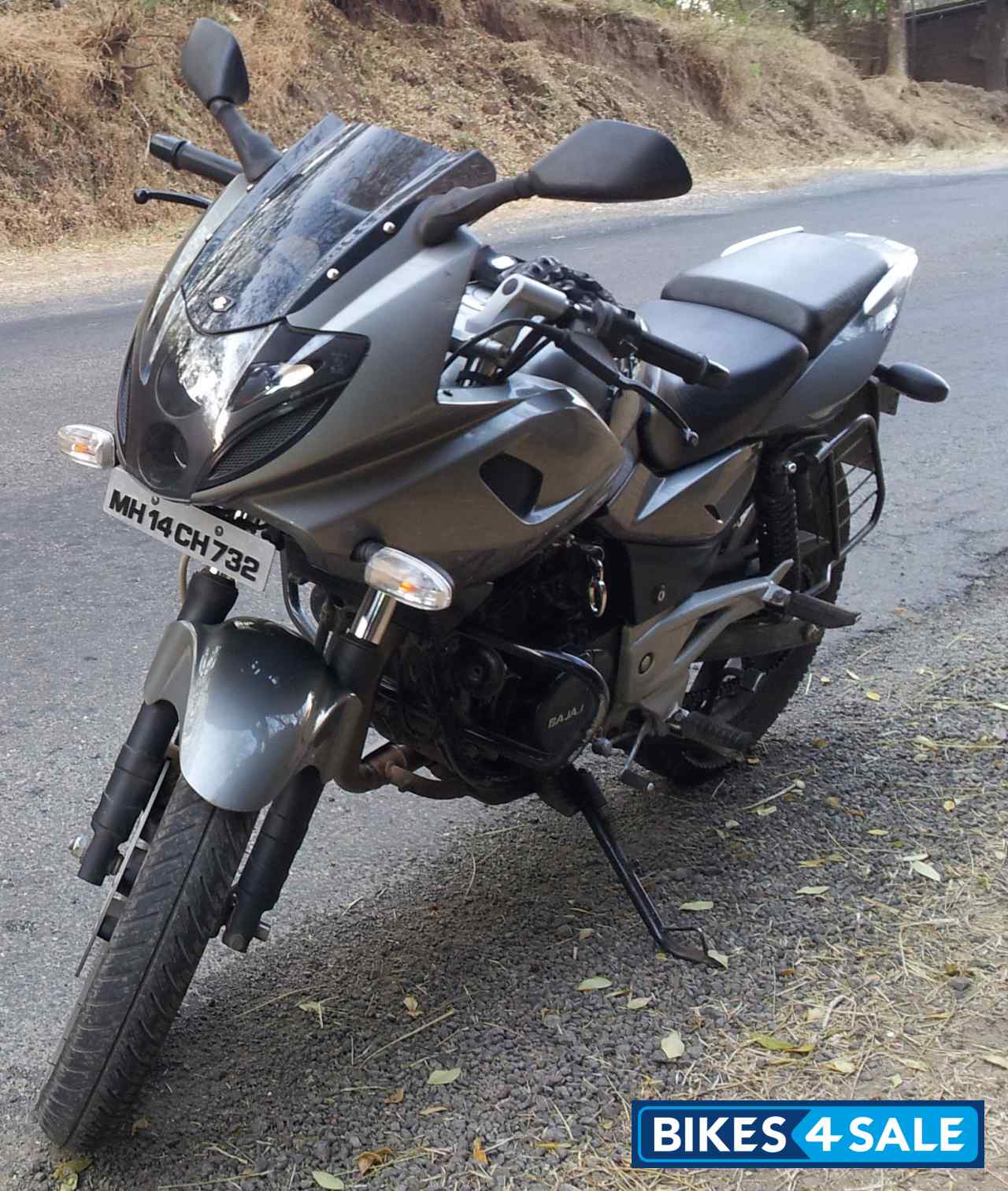 Mist Grey Silver Bajaj Pulsar 220 DTSi