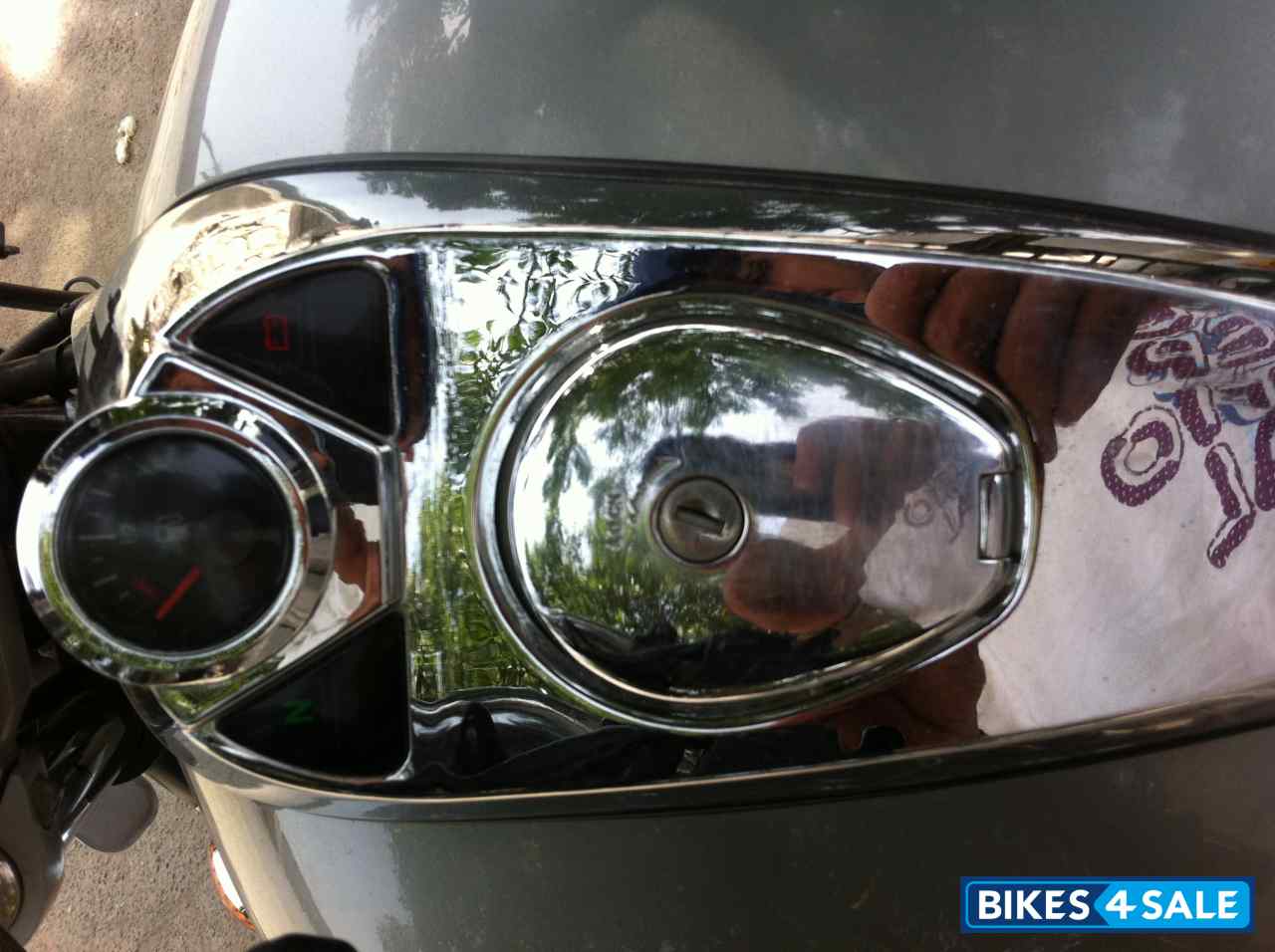 Grey Bajaj Avenger 220 DTS-i