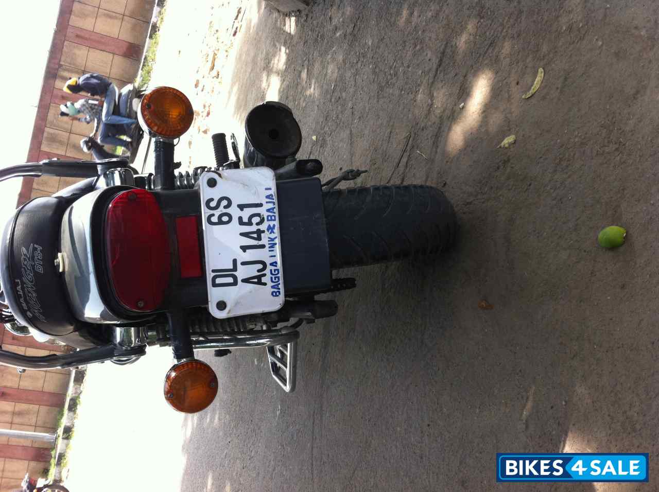 Grey Bajaj Avenger 220 DTS-i