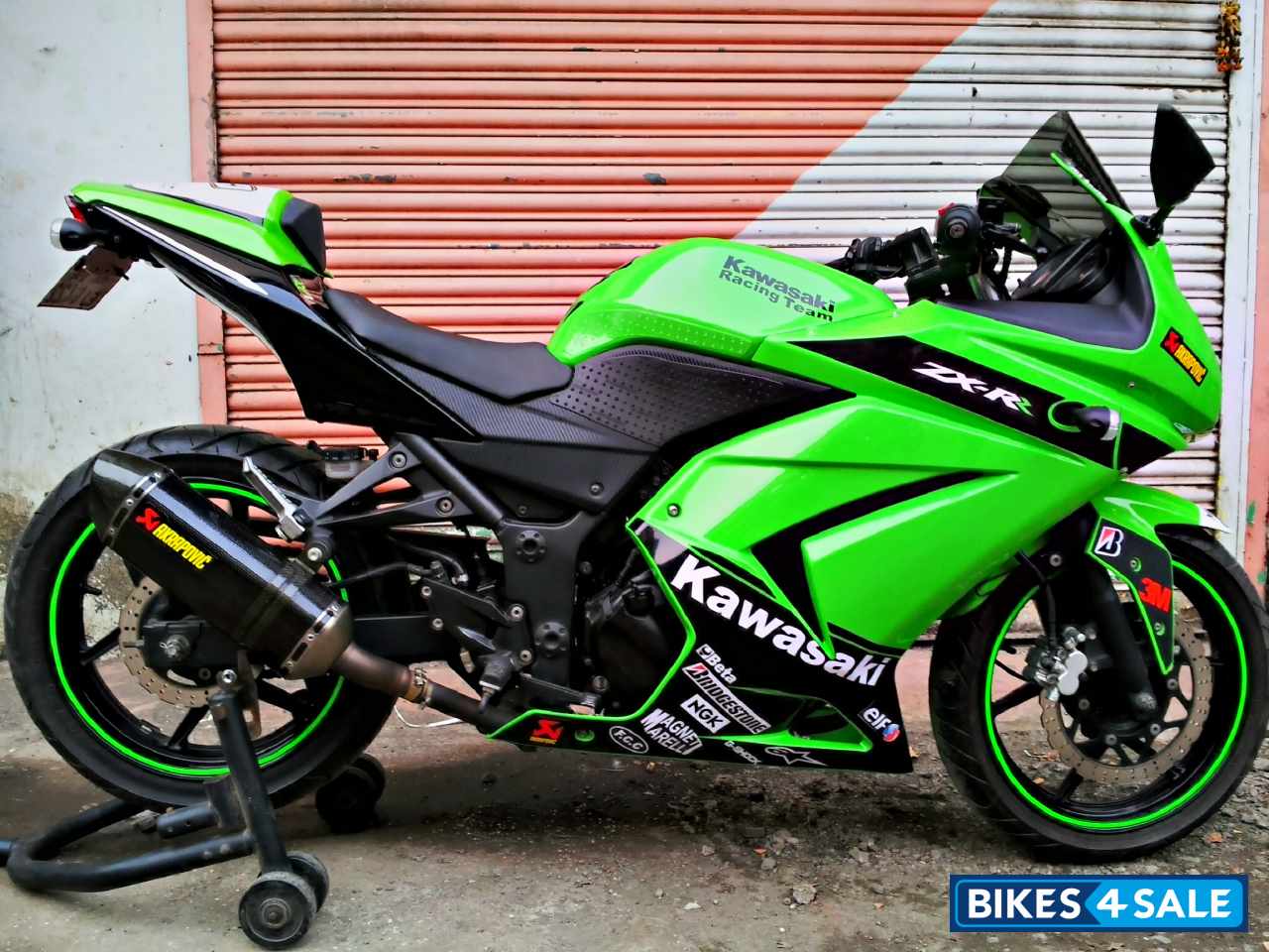 Used 2010 model Kawasaki Ninja 250R for sale in Mumbai. ID 104363. Lime Green colour - Bikes4Sale