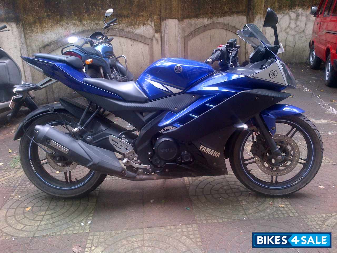 Blue Yamaha YZF R15 V2