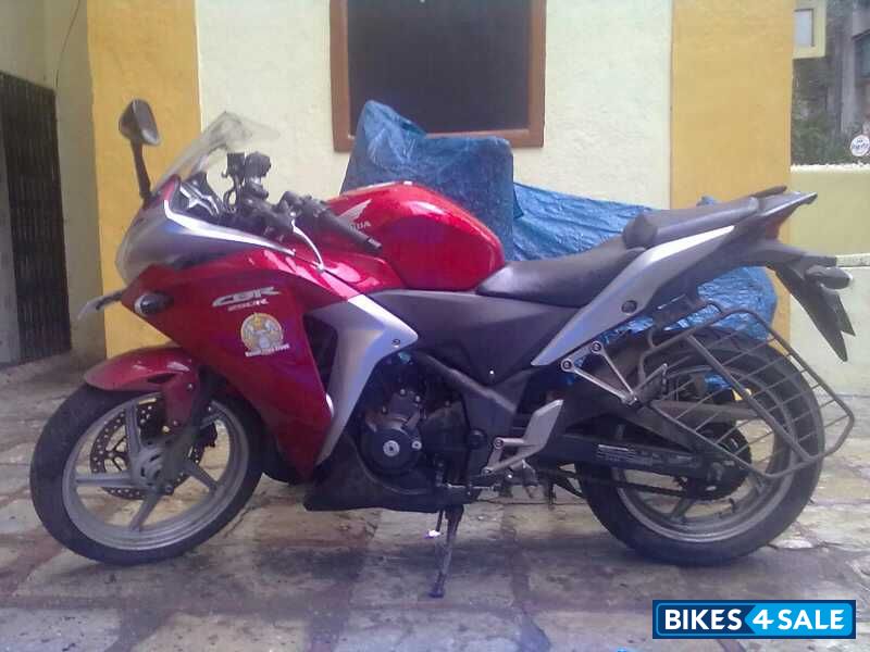 Red Honda CBR 250R
