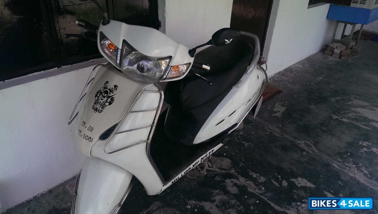 White Honda Activa