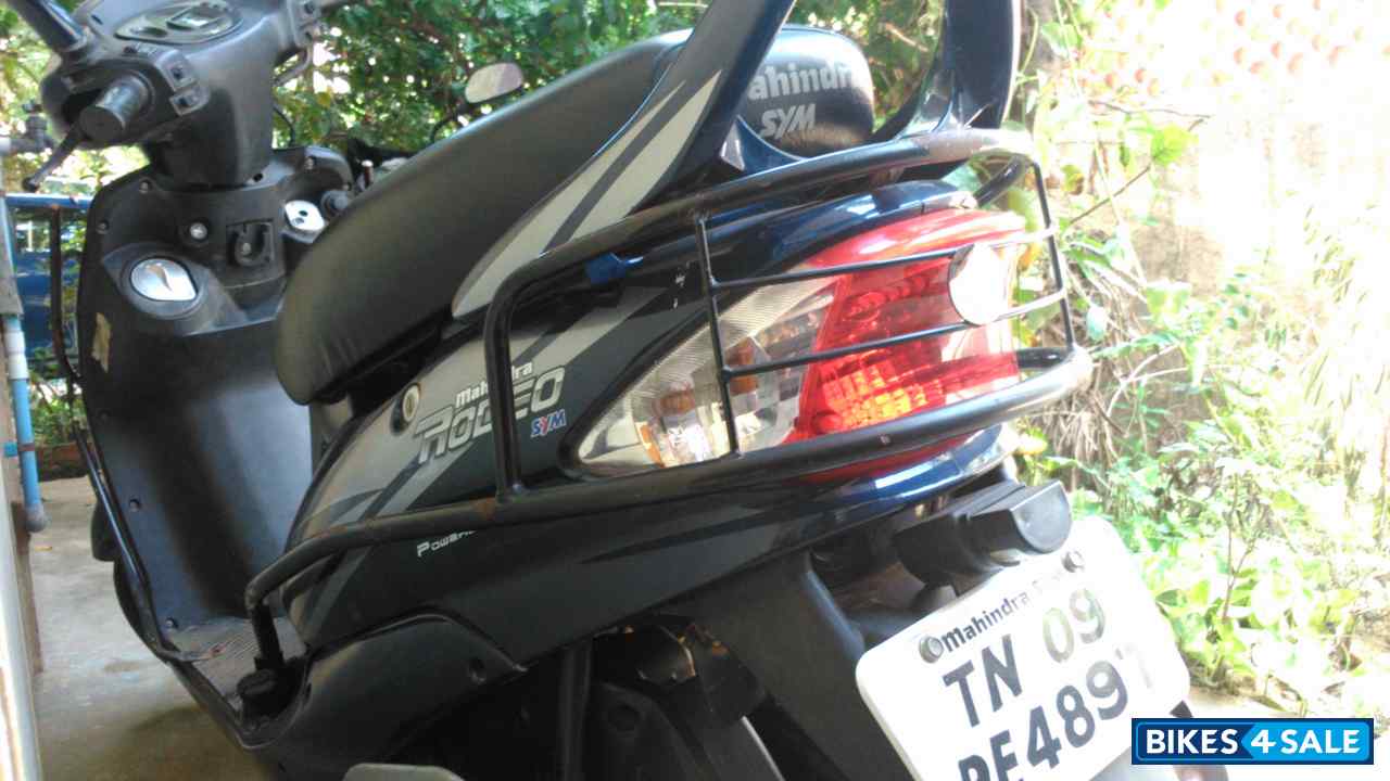 Dark Blue Mahindra Rodeo Dark Blue Mahindra Rodeo