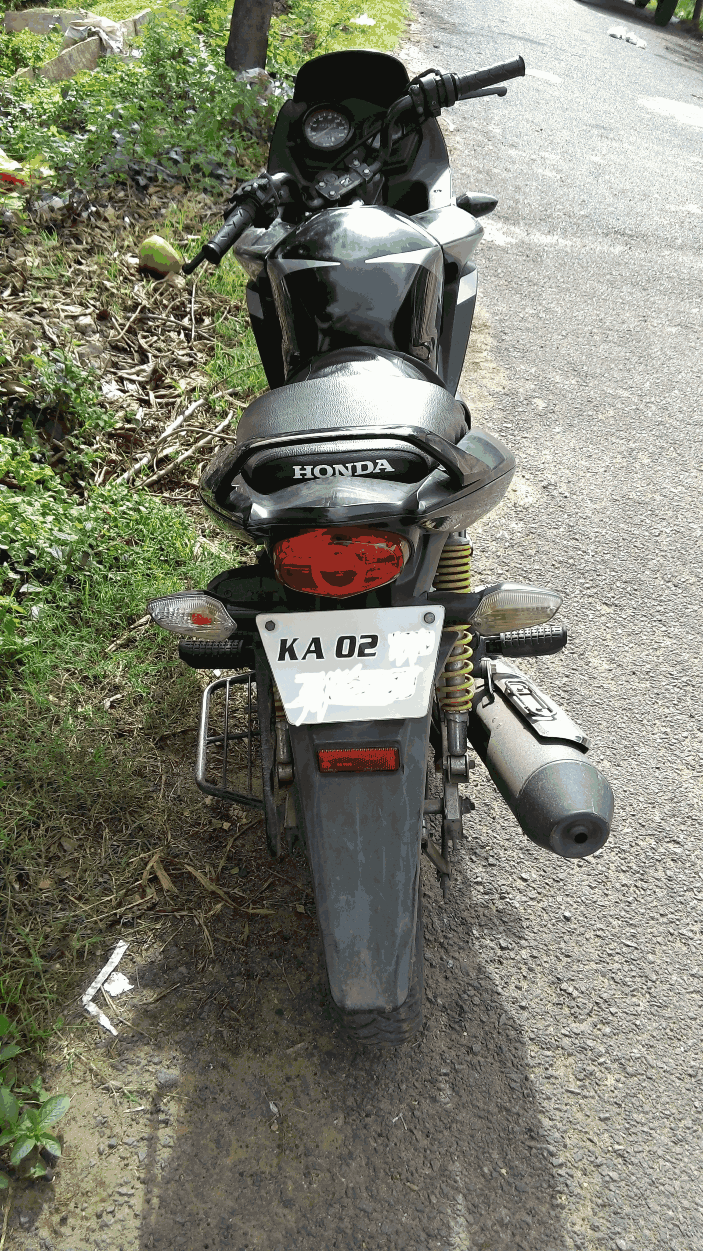 Black Honda CBF Stunner