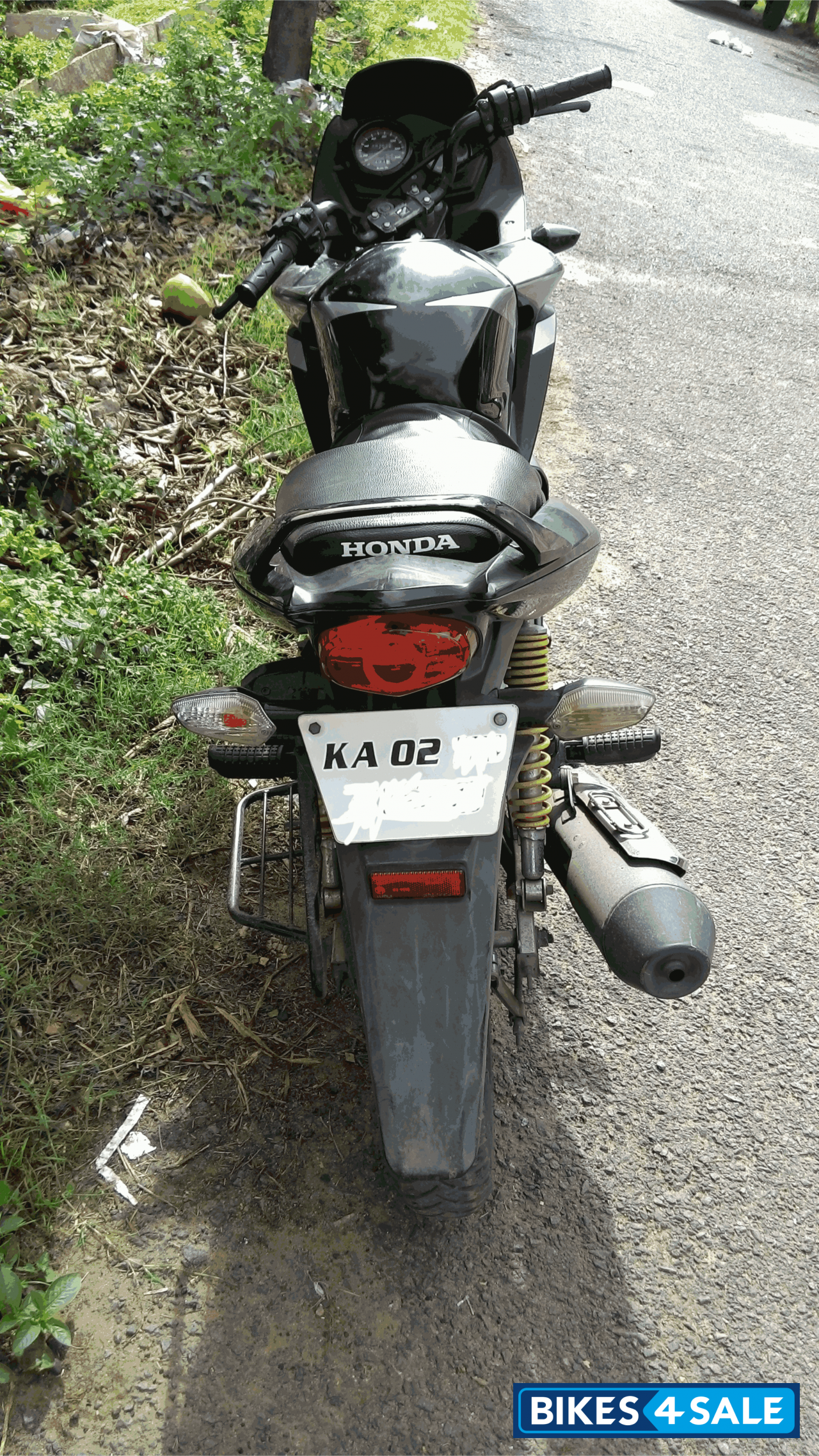 Black Honda CBF Stunner