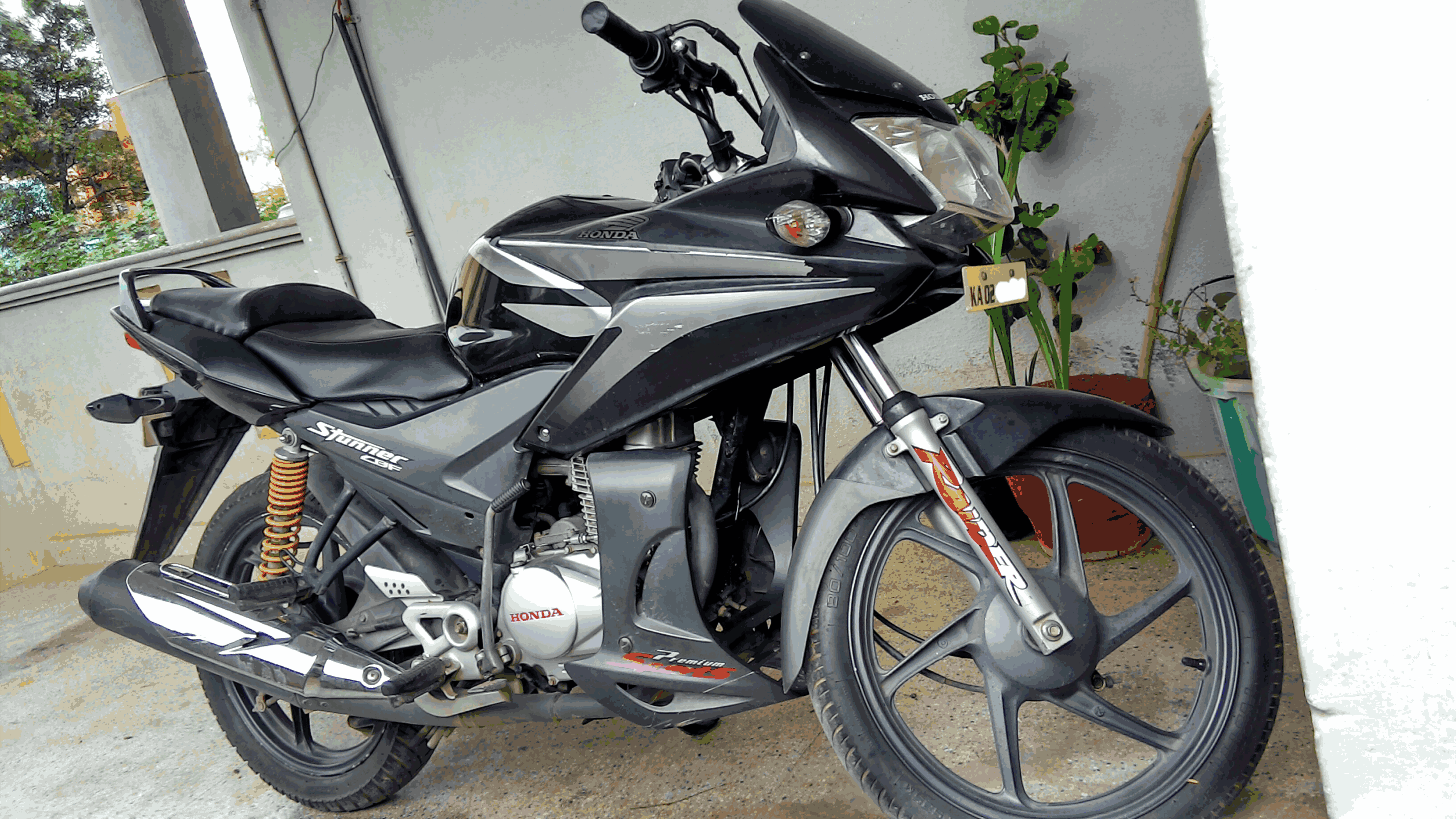 Black Honda CBF Stunner