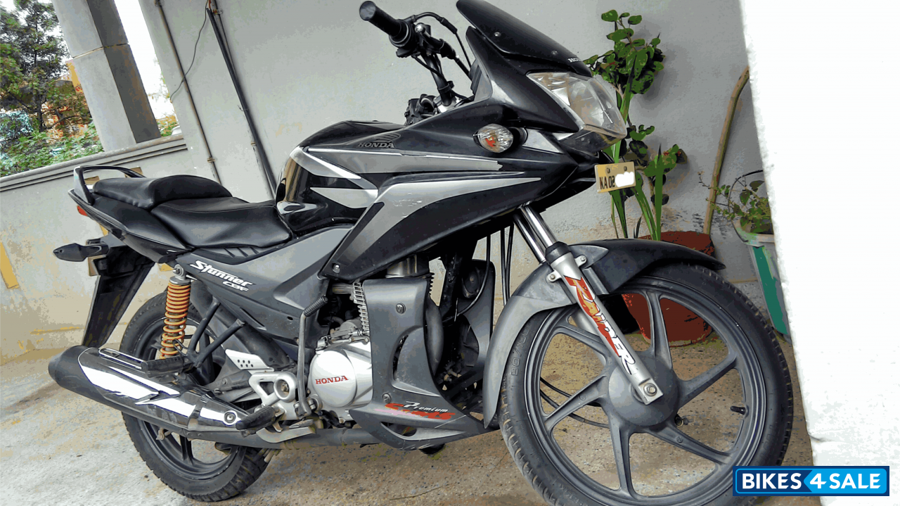 Black Honda CBF Stunner