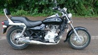 Black Bajaj Avenger 220 DTS-i