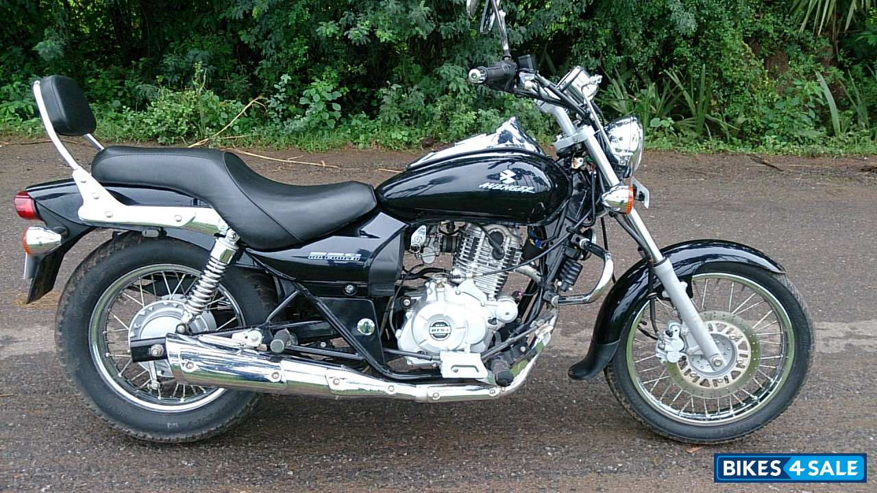 Black Bajaj Avenger 220 DTS-i