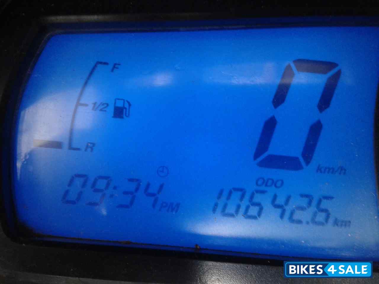 White TVS Apache RTR FI 160