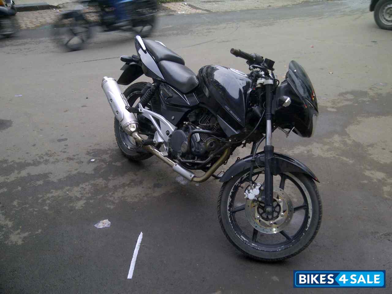 Black Bajaj Pulsar 200 DTSi