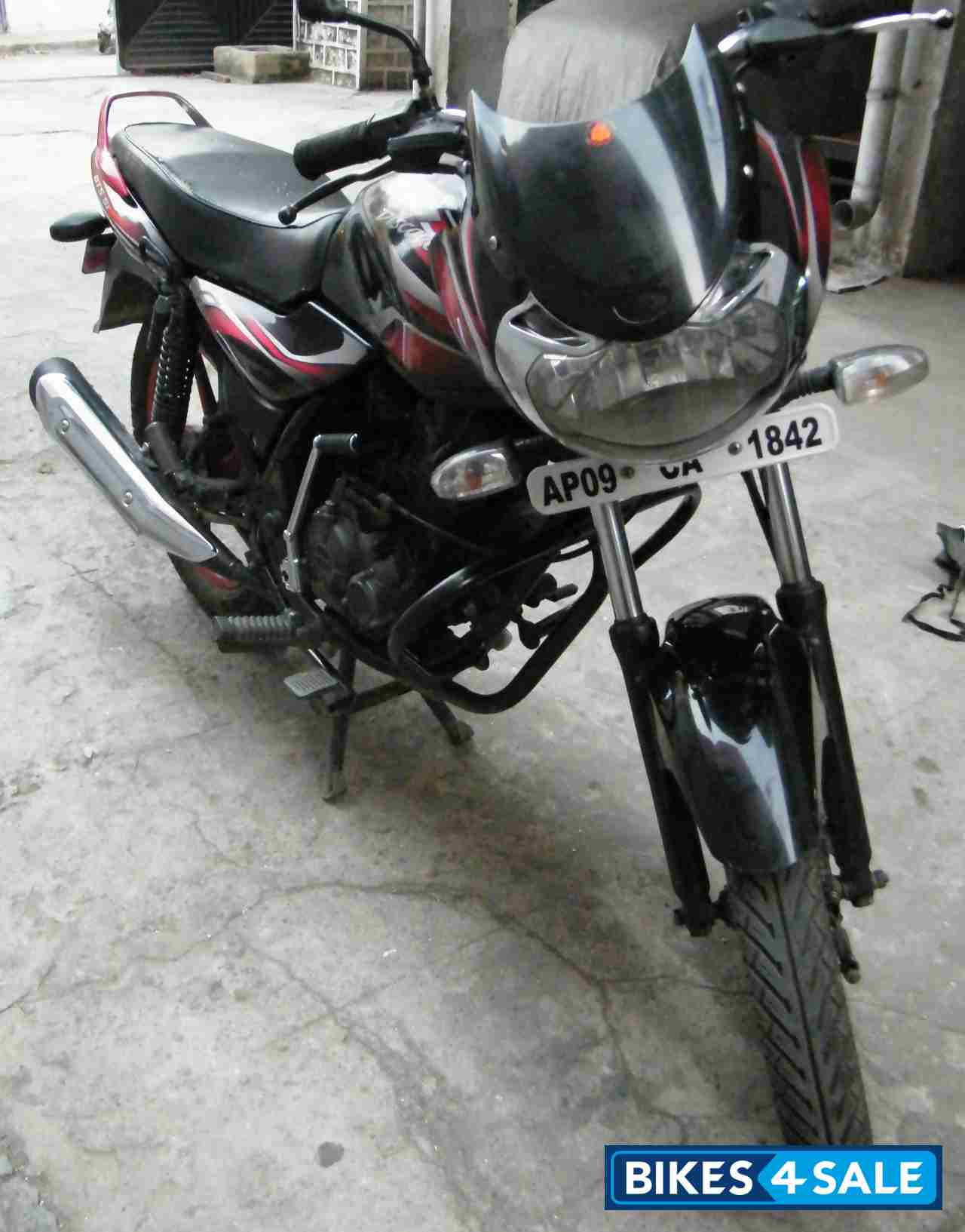 Black & Red Bajaj Discover 100 DTS-Si Black & Red Bajaj Discover 100 DTS-Si