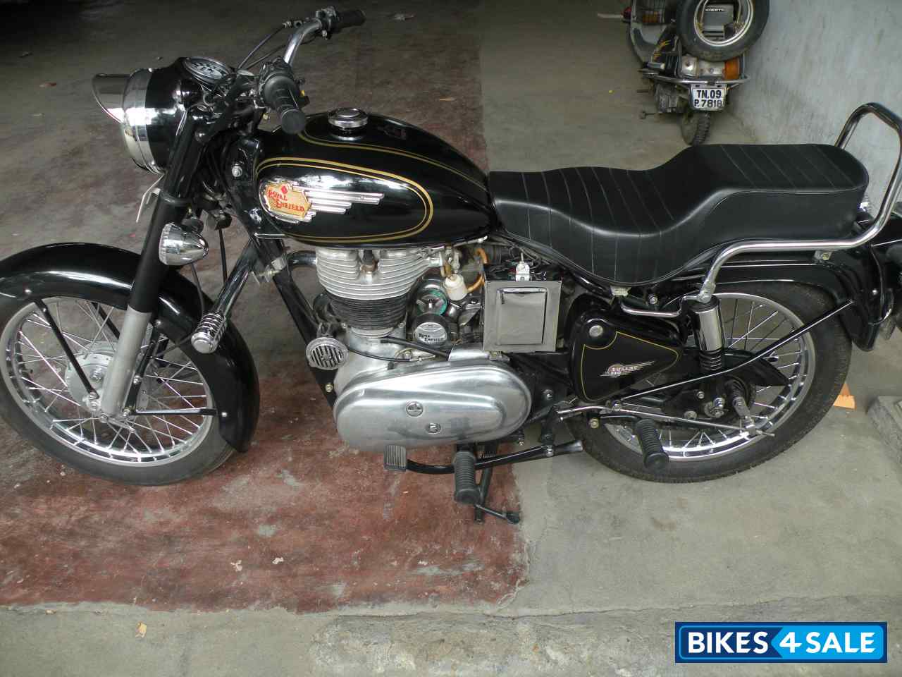 Black Royal Enfield Bullet Standard 350