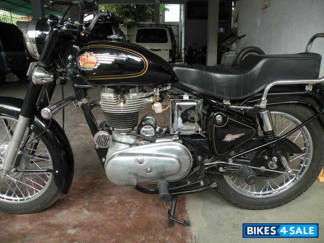 Black Royal Enfield Bullet Standard 350