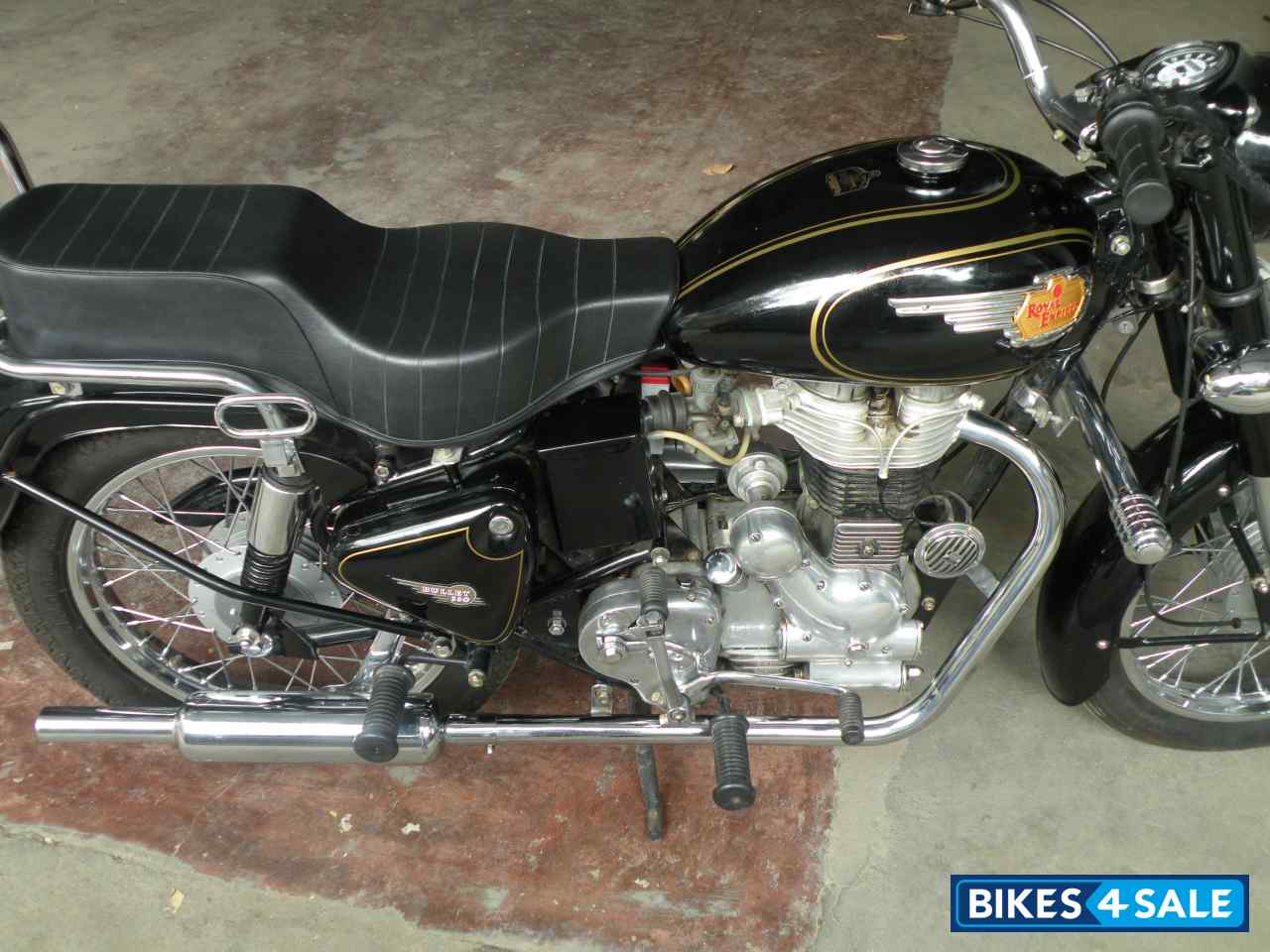 Black Royal Enfield Bullet Standard 350