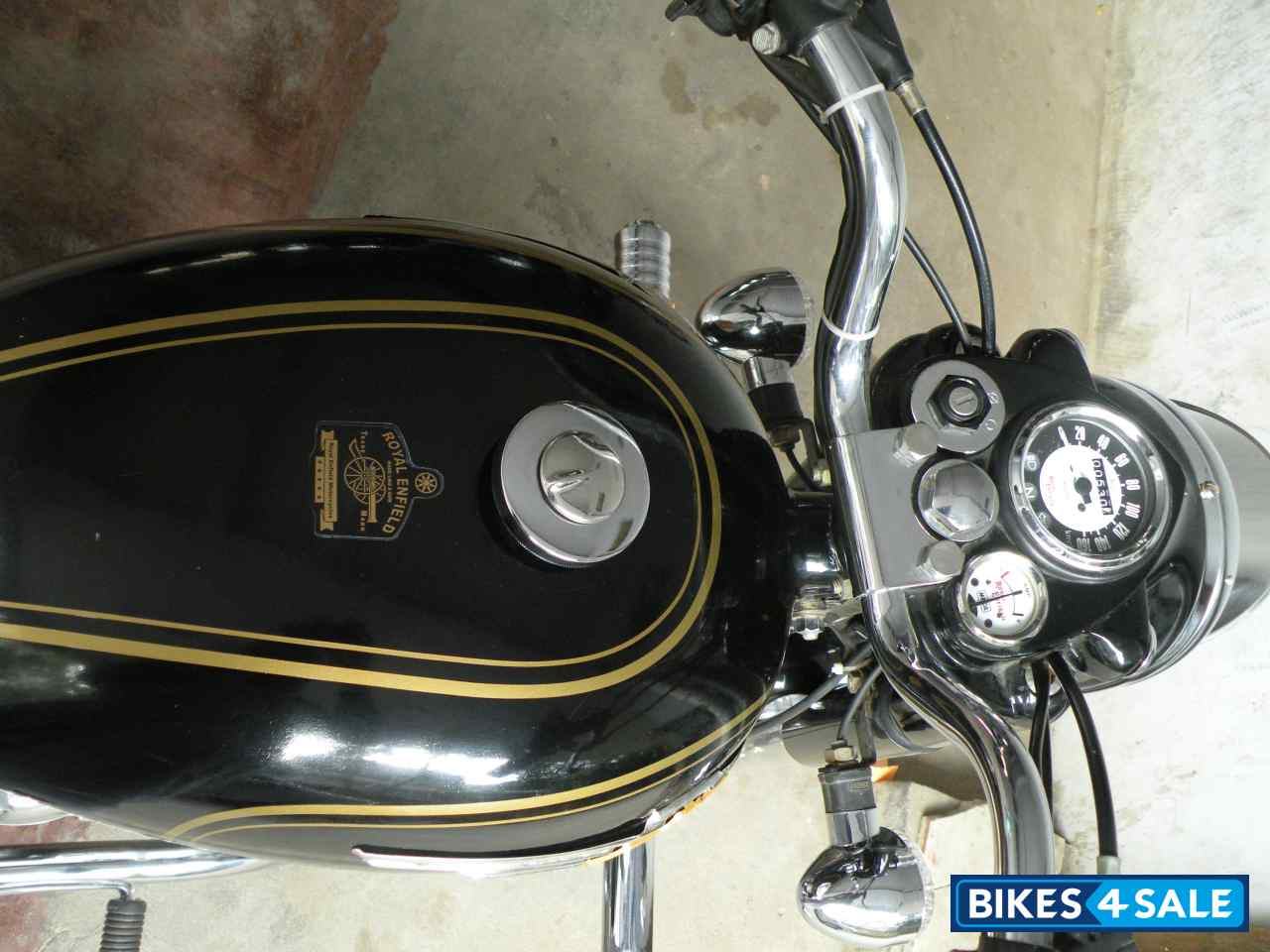 Black Royal Enfield Bullet Standard 350