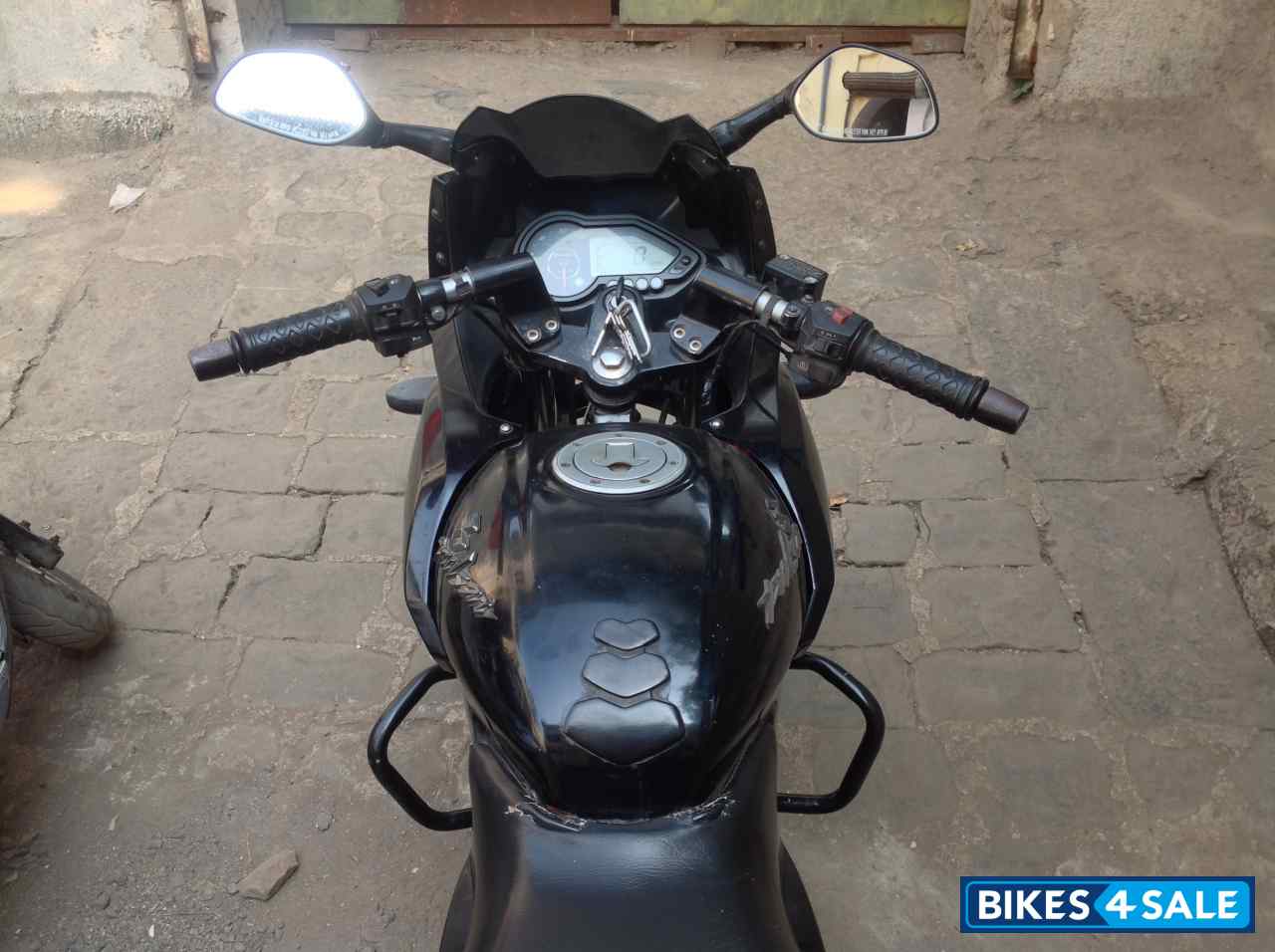 Black Bajaj Pulsar 220 DTSi