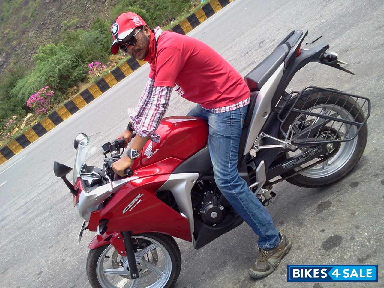 Red Honda CBR 250R