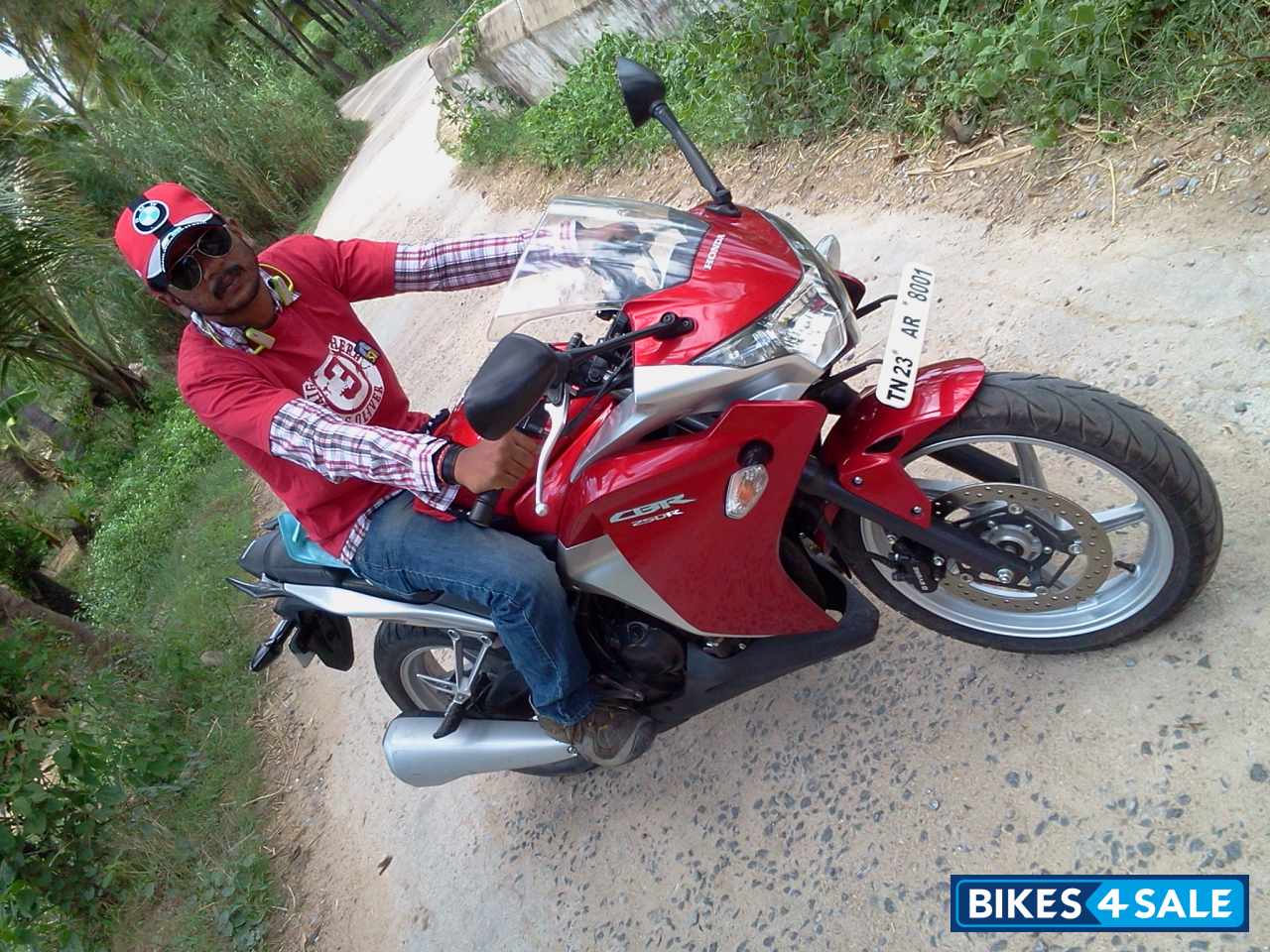 Red Honda CBR 250R