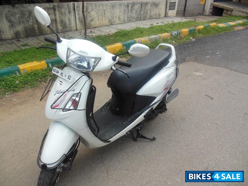 White Honda Activa hero honda pleasure 2012 excellent condition up to date document KA REG call me KHAN 9060996266, Tay