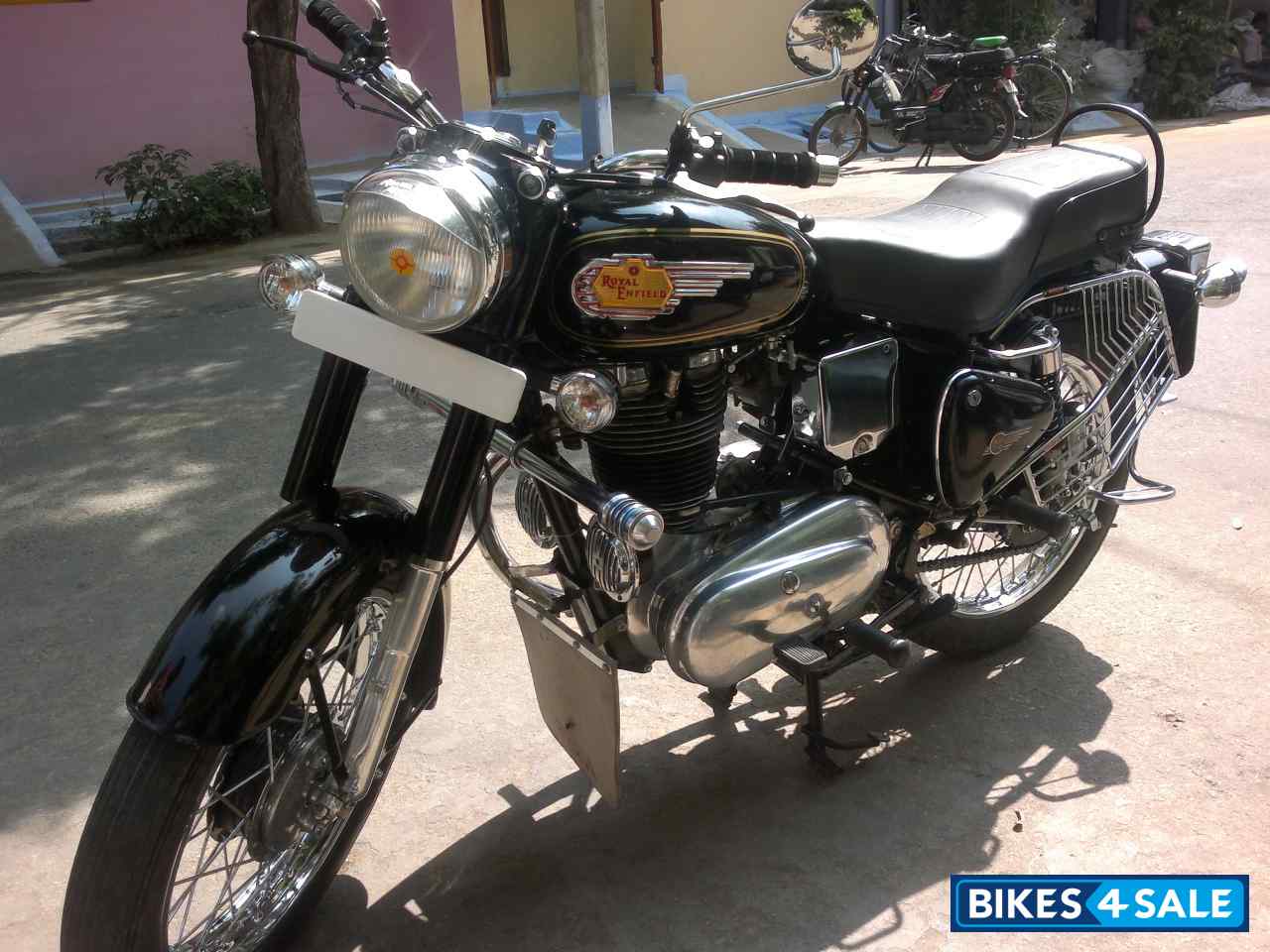 Black Royal Enfield Bullet Standard 350
