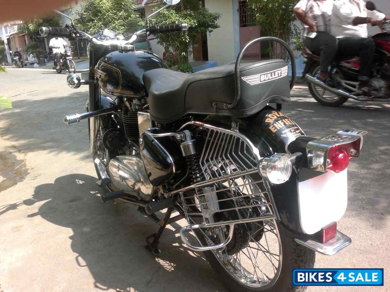 Black Royal Enfield Bullet Standard 350