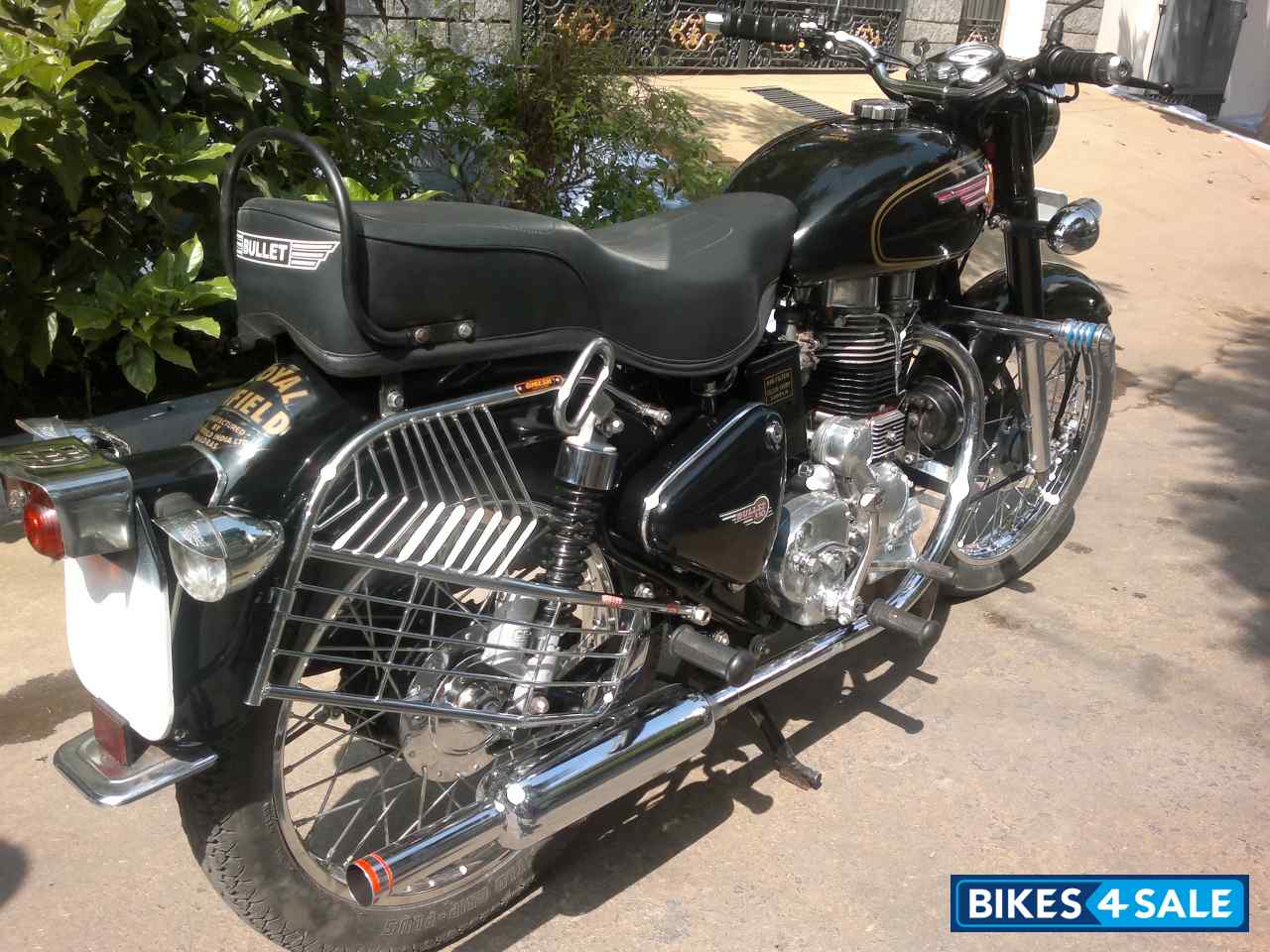 Black Royal Enfield Bullet Standard 350