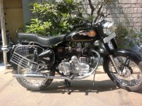 Black Royal Enfield Bullet Standard 350