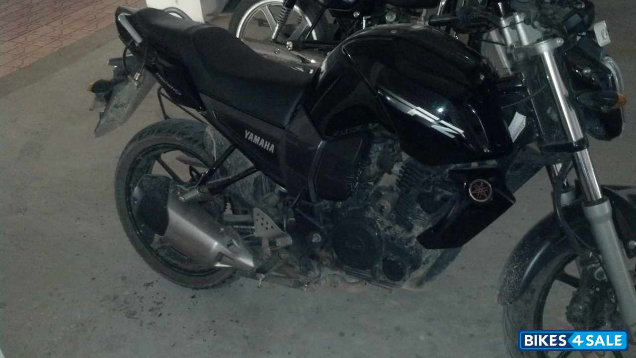 Black Yamaha FZ16