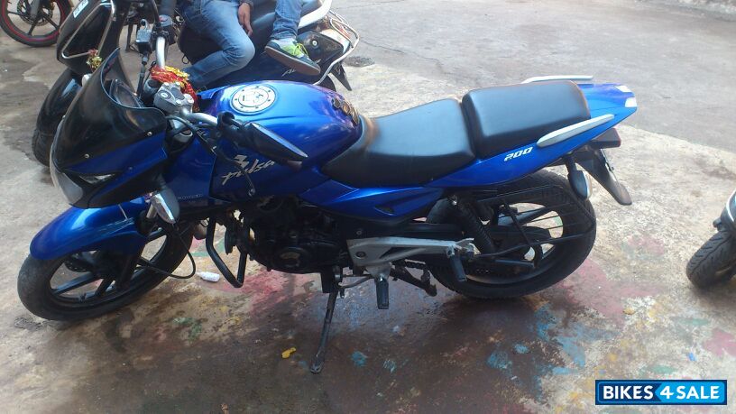 Blue Bajaj Pulsar 200 DTSi