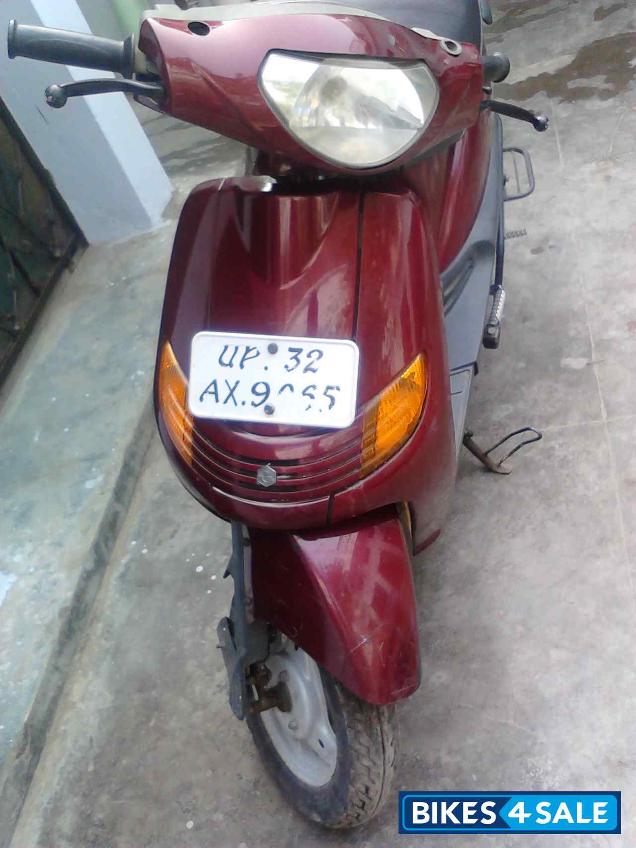 Maroon Bajaj Spirit Maroon Bajaj Spirit