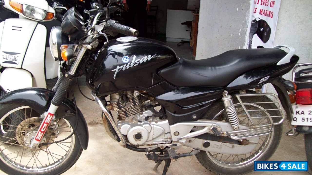 Black Bajaj Pulsar 180 Round Headlight