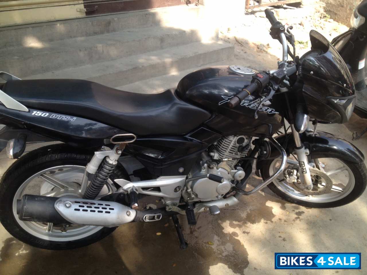 Black Bajaj Pulsar 150 DTSi