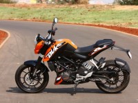 Orange/black KTM Duke 200