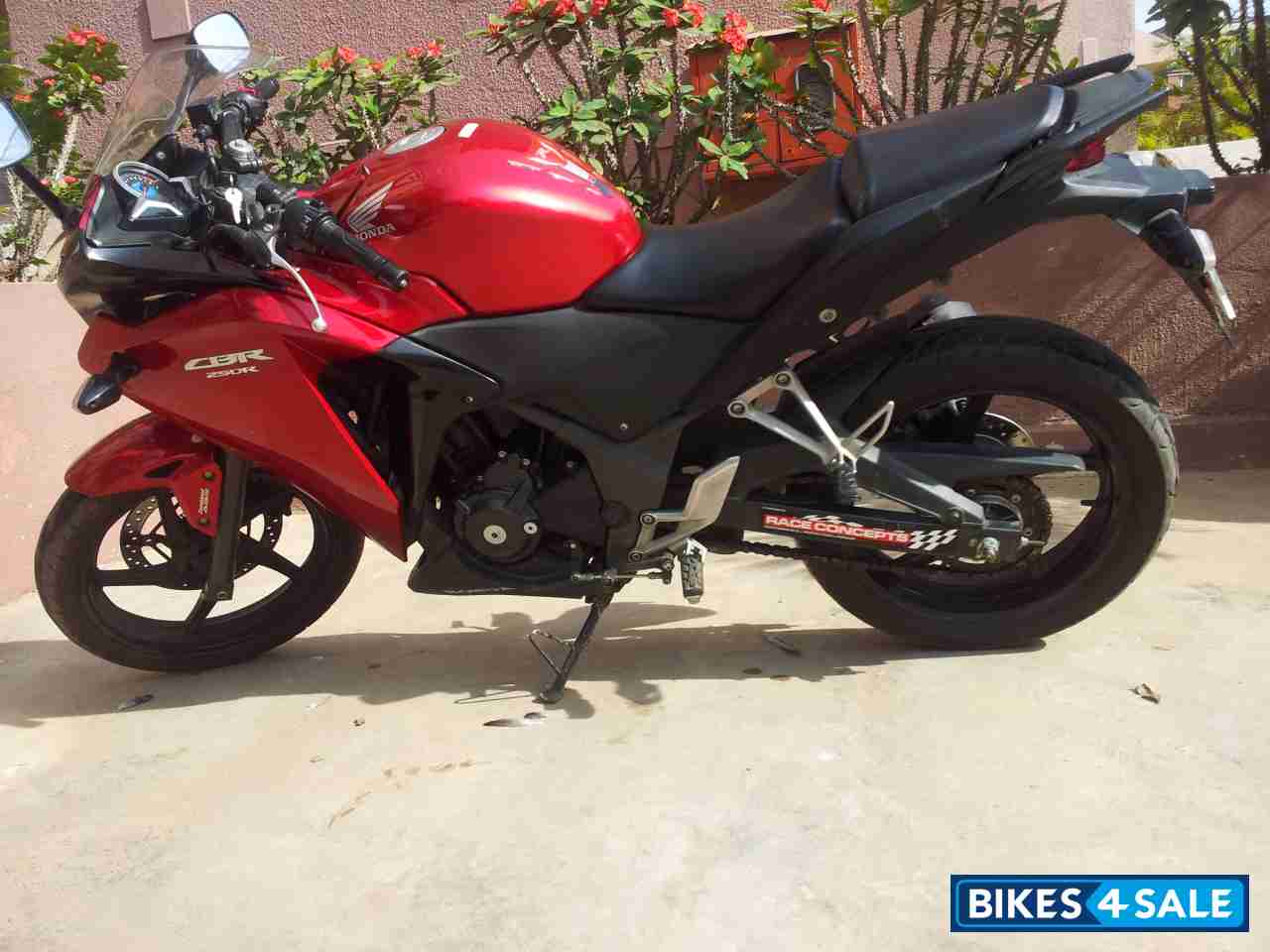 Red Honda CBR 250R