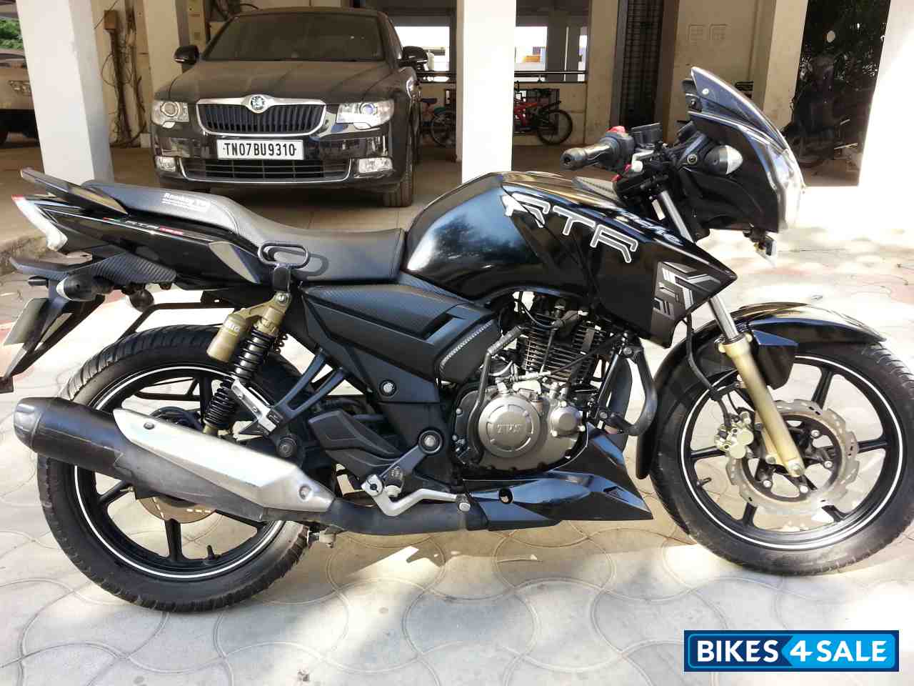 Black TVS Apache RTR 180