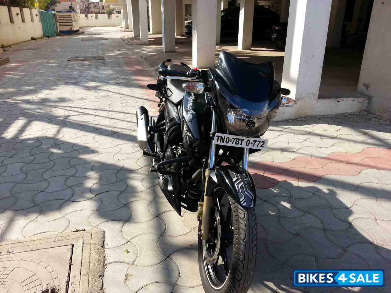 Black TVS Apache RTR 180