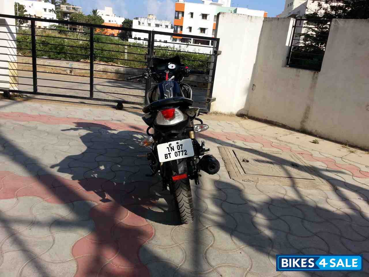 Black TVS Apache RTR 180