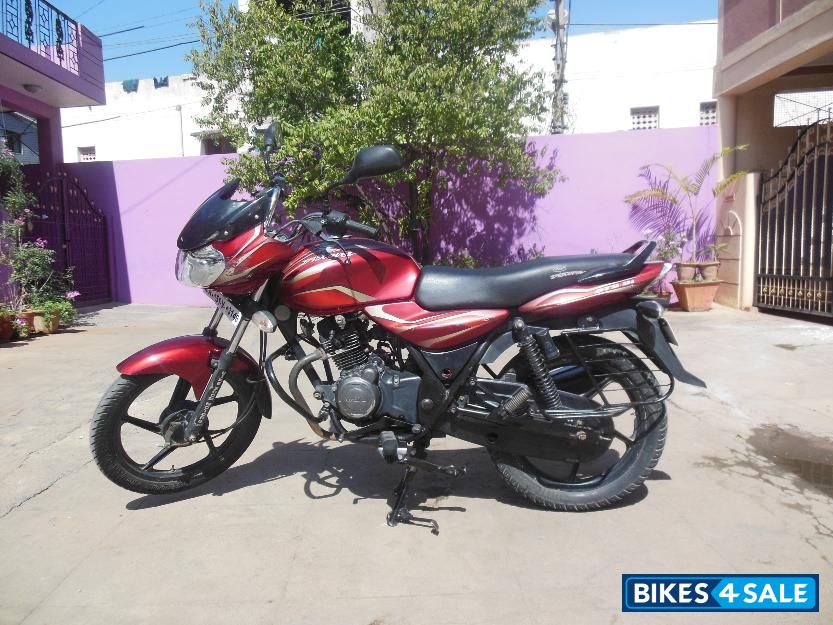 Red Bajaj Discover 100 DTS-Si