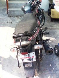 Black With Red Steeker Bajaj Discover 100 DTS-Si