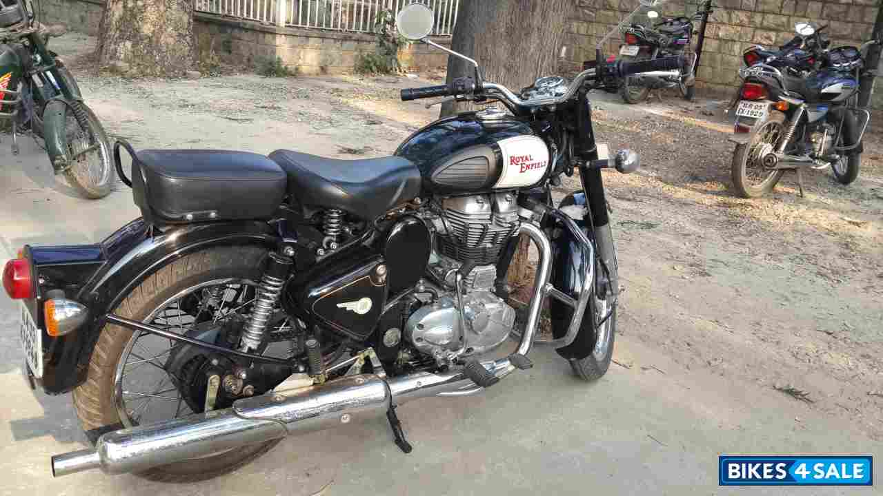 Black Royal Enfield Classic 500