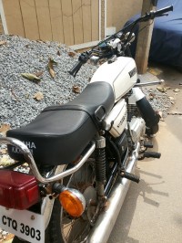 White Yamaha RX 100