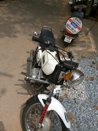 White Yamaha RX 100