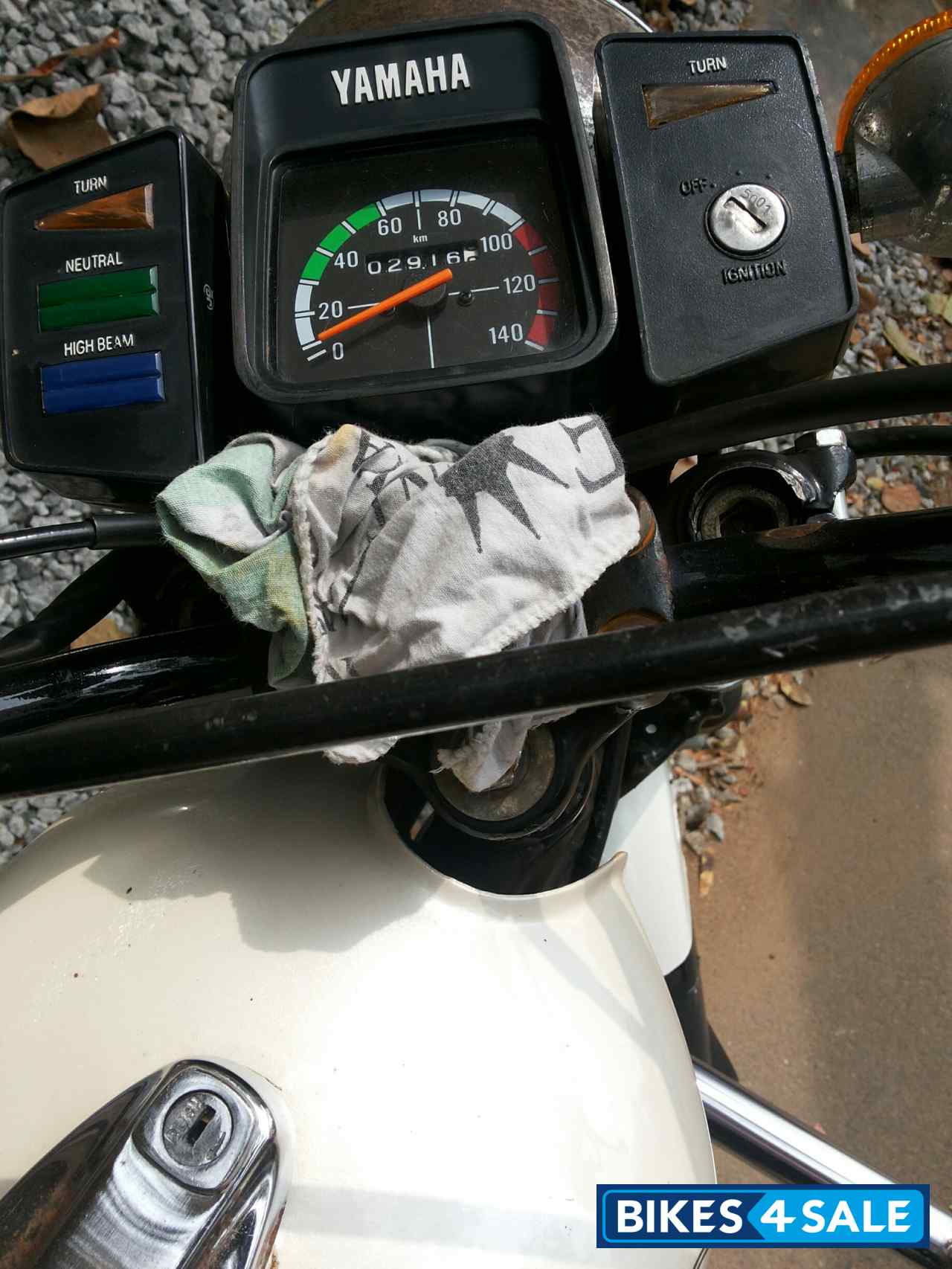 White Yamaha RX 100 White Yamaha RX 100