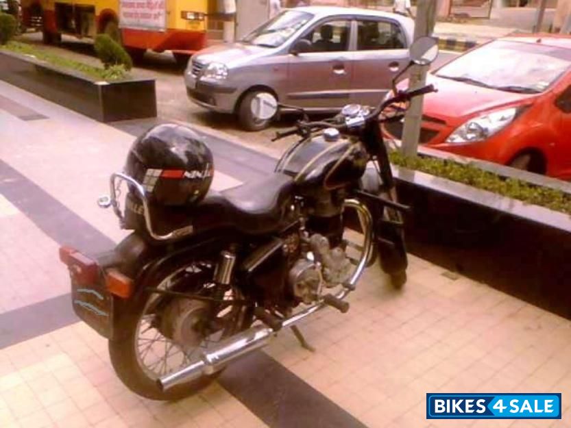 Black Royal Enfield Bullet Standard 350