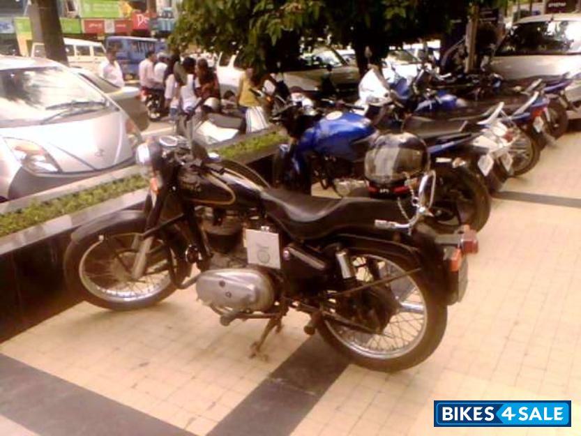 Black Royal Enfield Bullet Standard 350