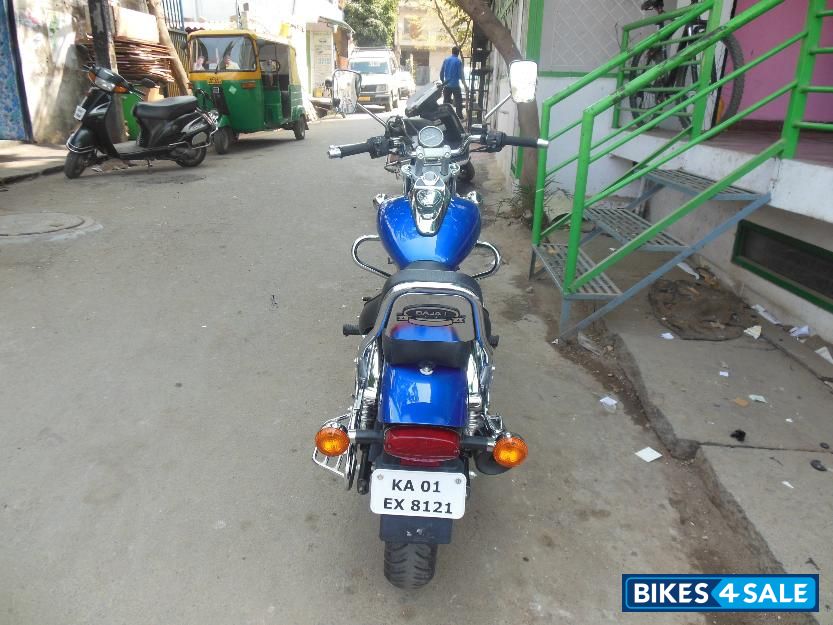 Blue Bajaj Avenger 220 DTS-i