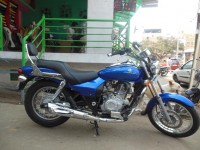 Blue Bajaj Avenger 220 DTS-i
