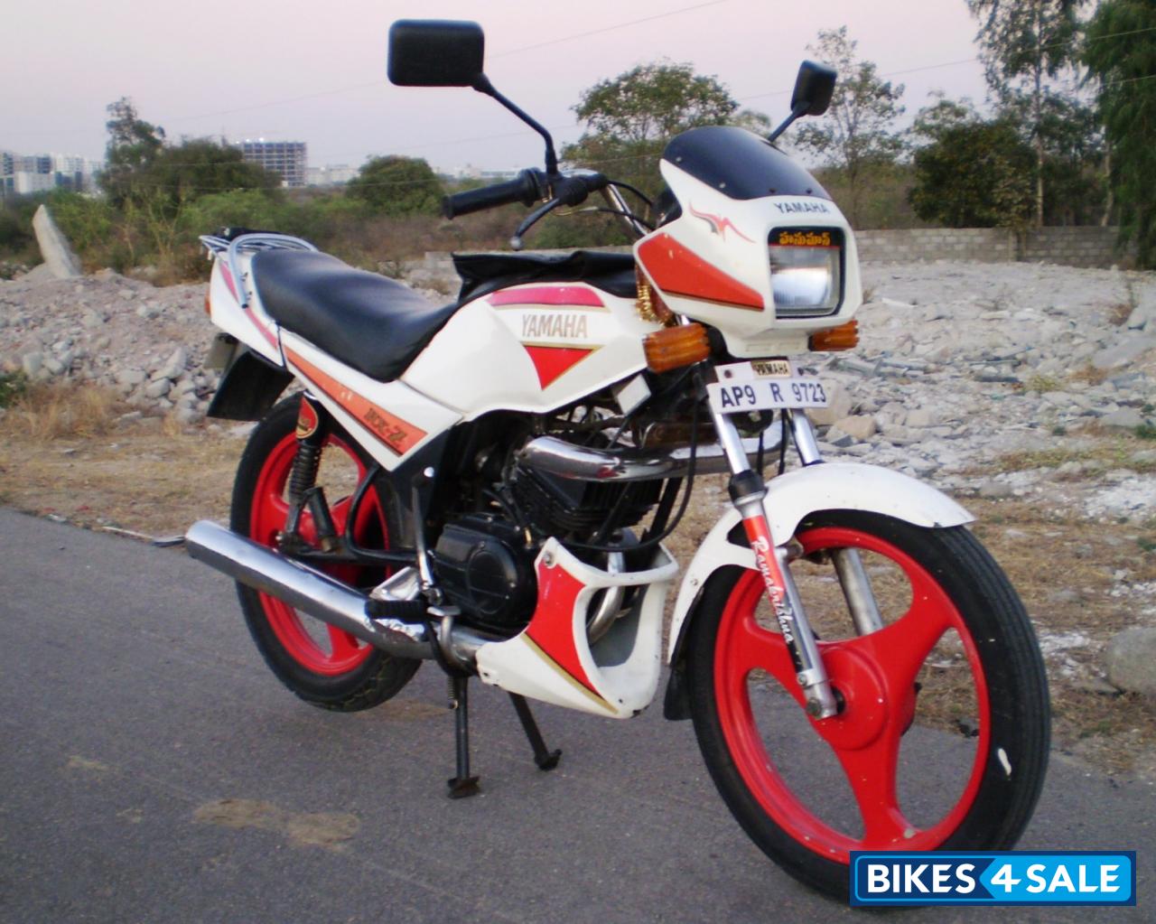 White Yamaha RXZ